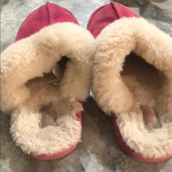 UGG pink slippers size 5 💖 - Picture 3 of 4